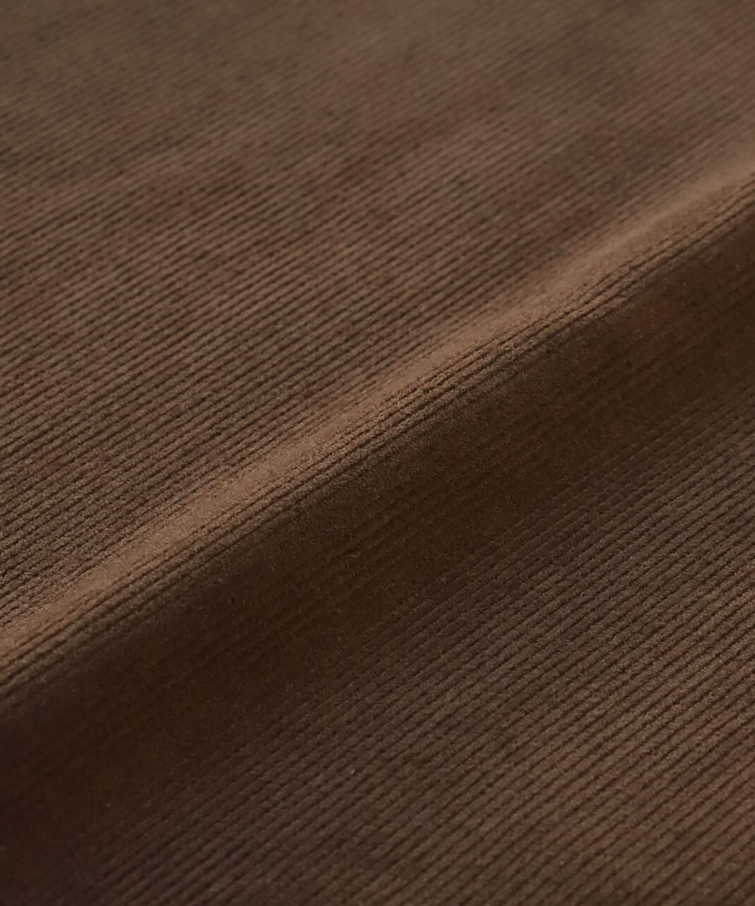 細畝コーデュロイ生地を使ったパンツです