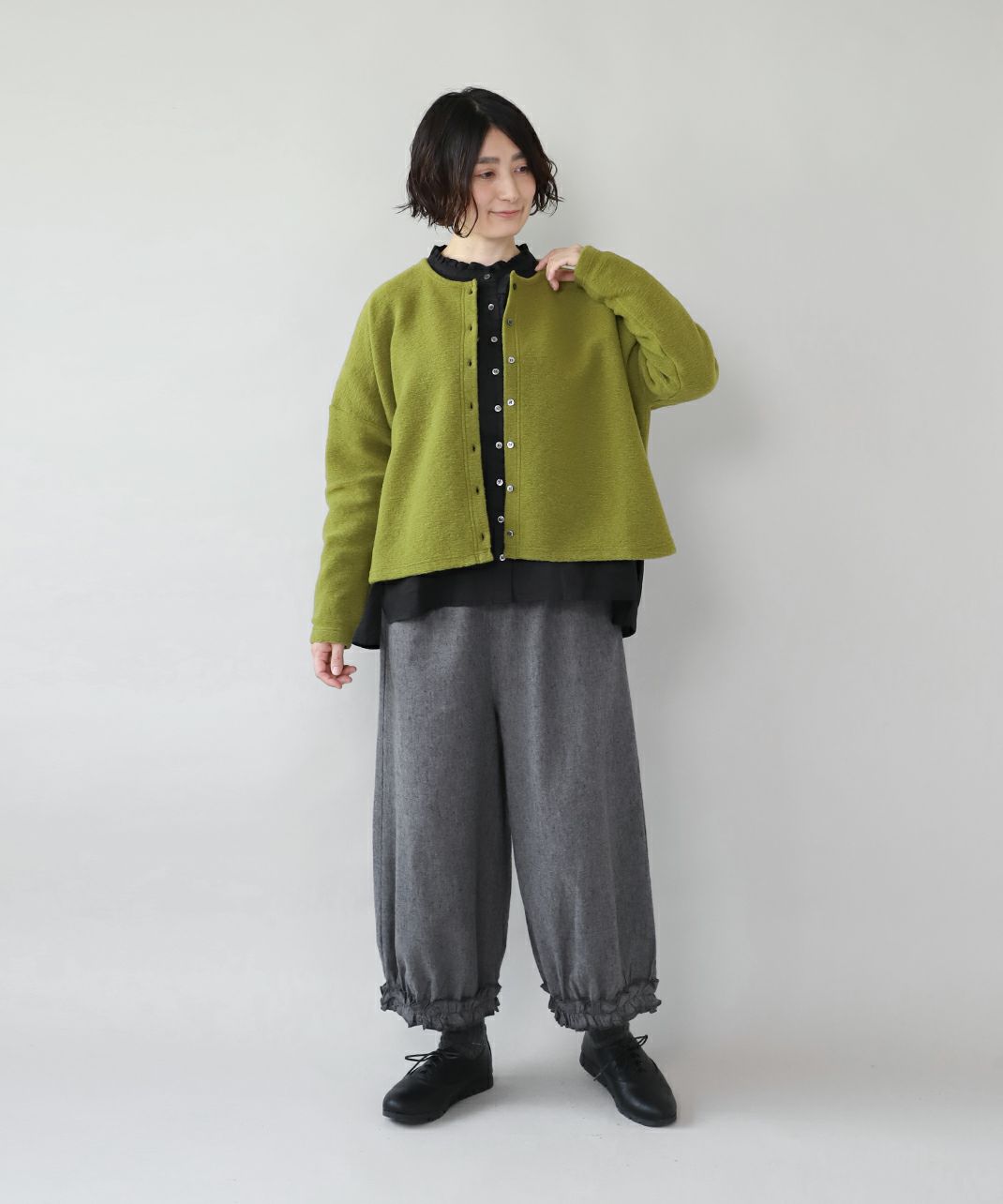 ベストやカーディガンとも相性が良