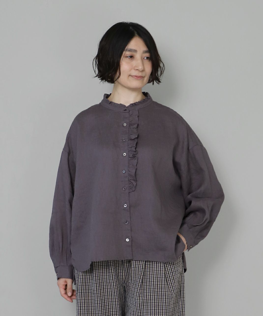リネンのワイドフリルブラウス