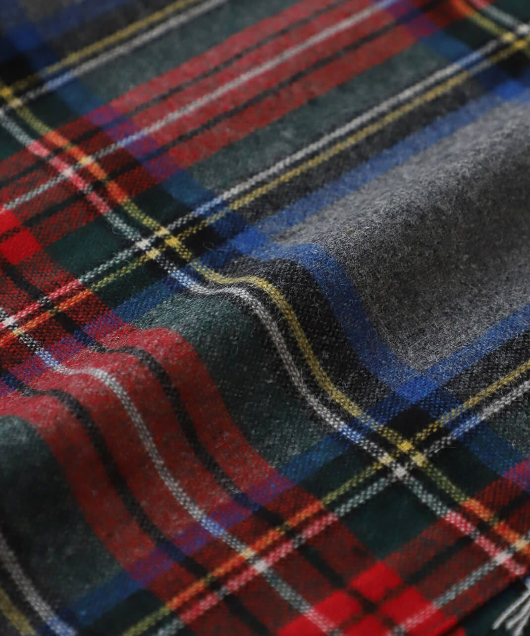 軽くて毛羽立ちの少ないウールミックス生地