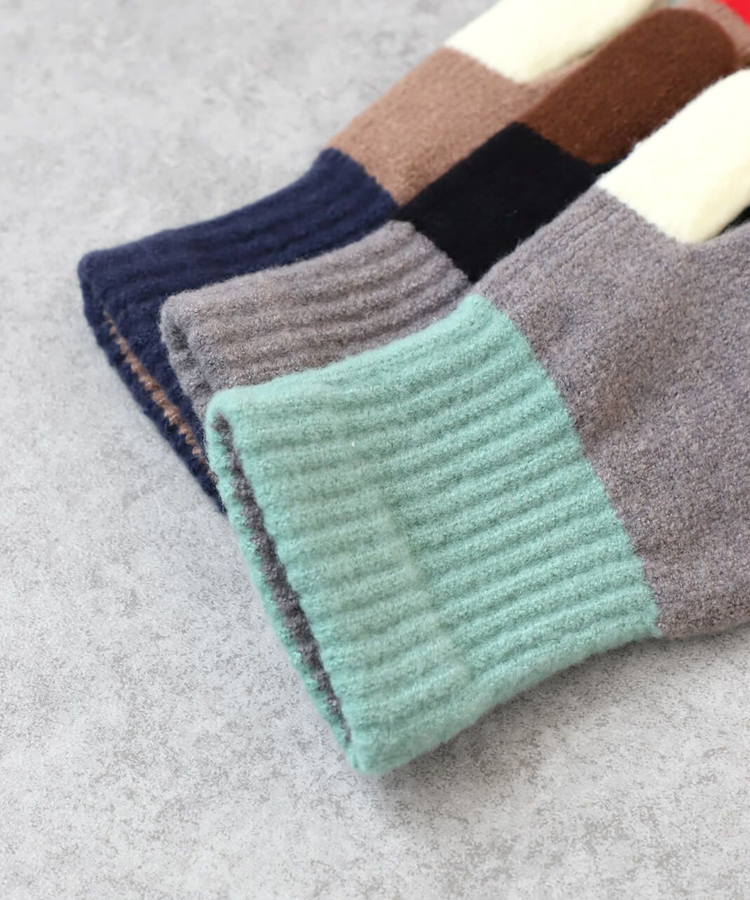 繊細で上品な風合いと、保温性の高さが特徴の「チーゼル起毛」