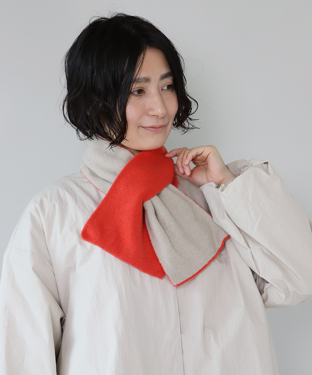 マルチカラーがおしゃれなショートマフラー