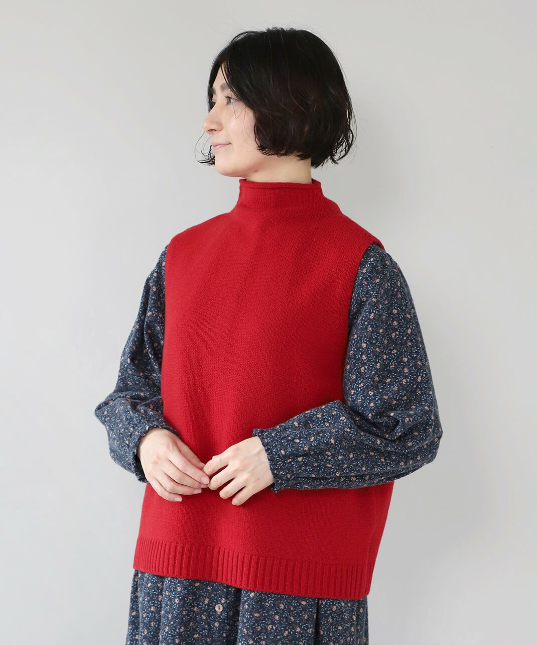 ボトルネックの首元。