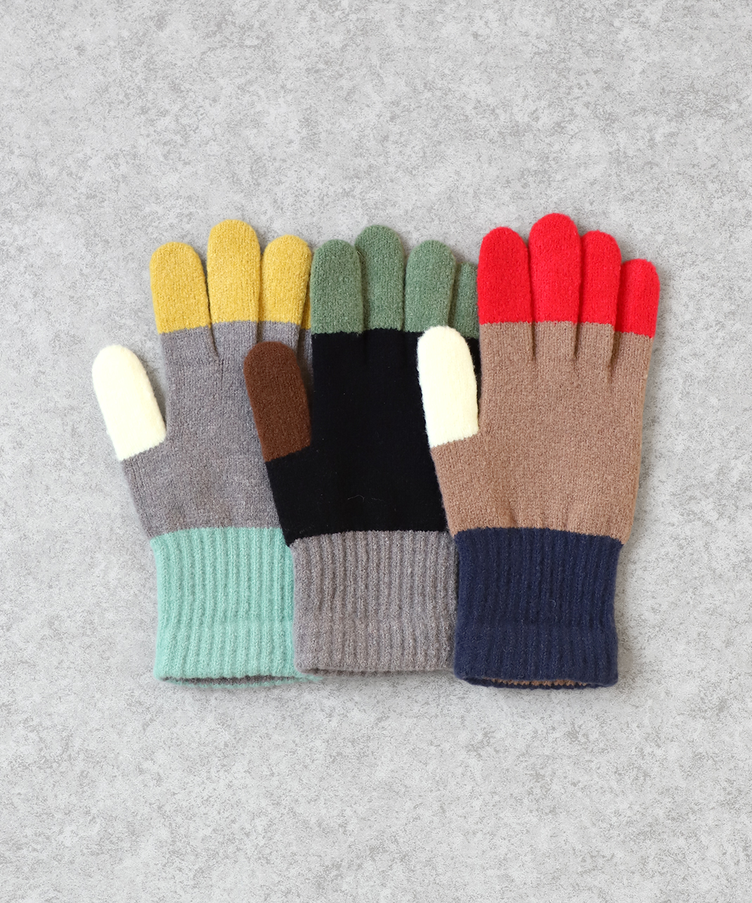 SUNNY NOMADO<br />
セルフヒーター加工<br />
とろけるような肌ざわりの<br />
配色カラーグローブ