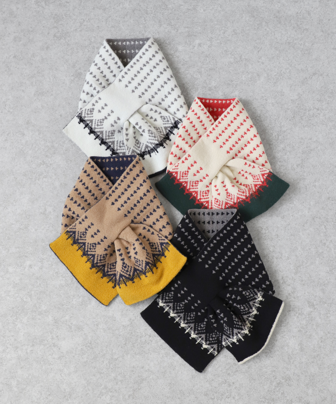 SUNNY NOMADO<br />
セルフヒーター加工<br />
リバーシブルで使えて洗える<br />
ノルディックマフラー