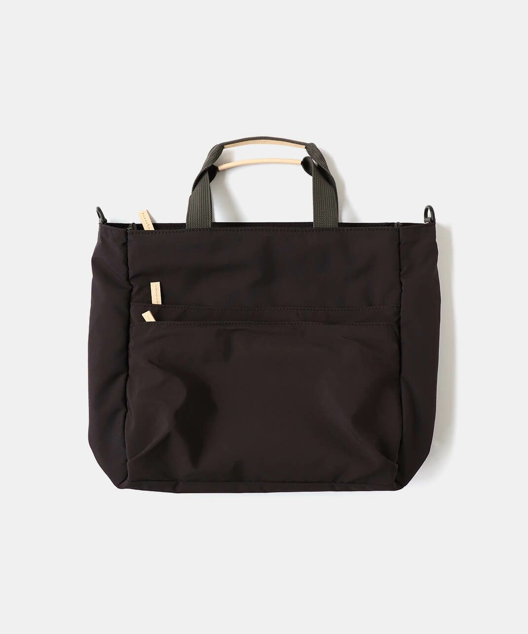 本体はA4サイズがすっぽりと入るサイズ