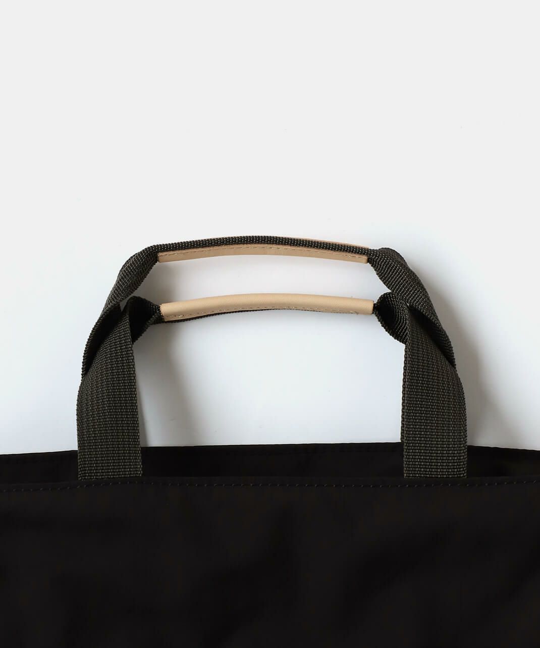 ハンドルには革が付いている