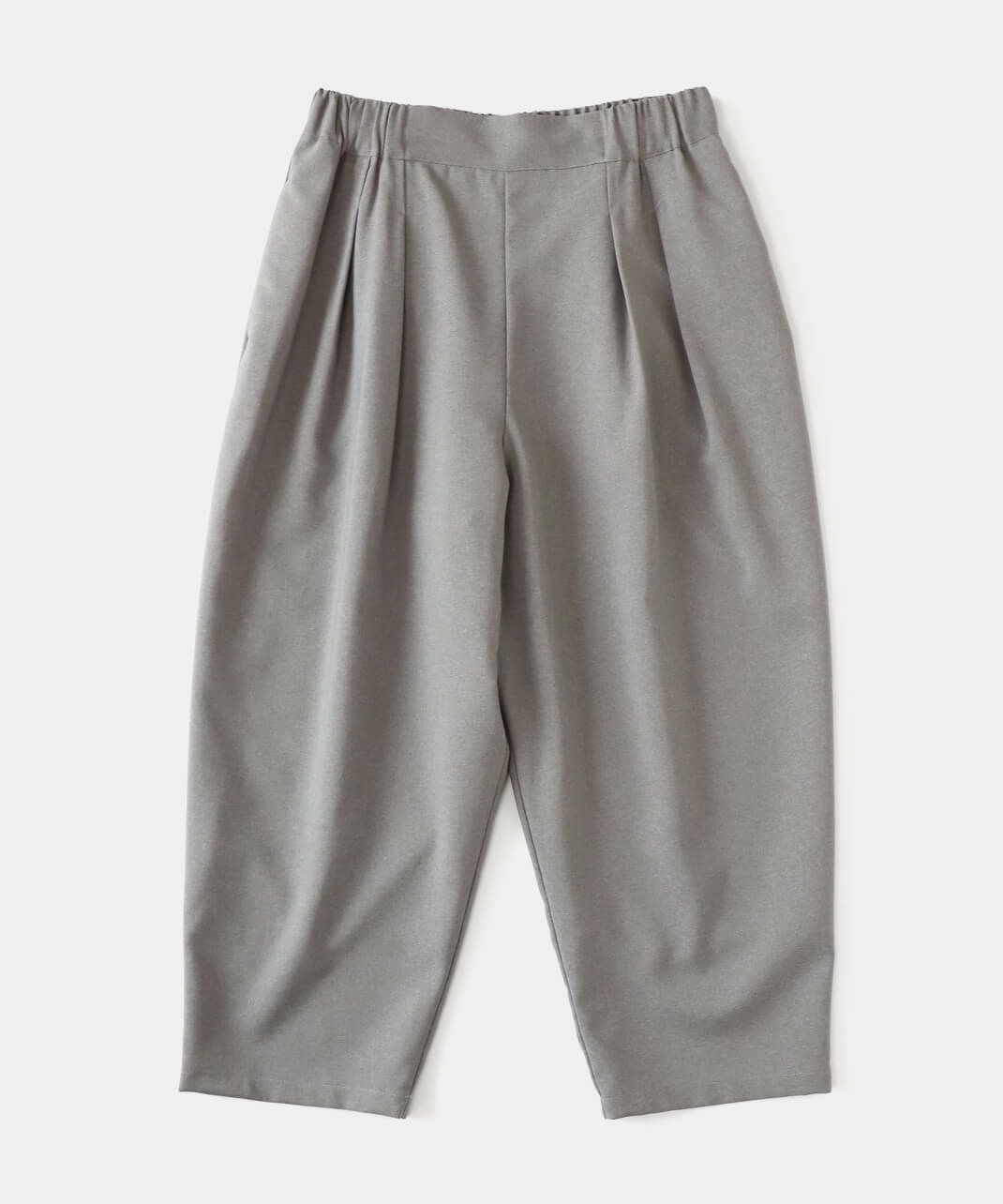 太ももにタック