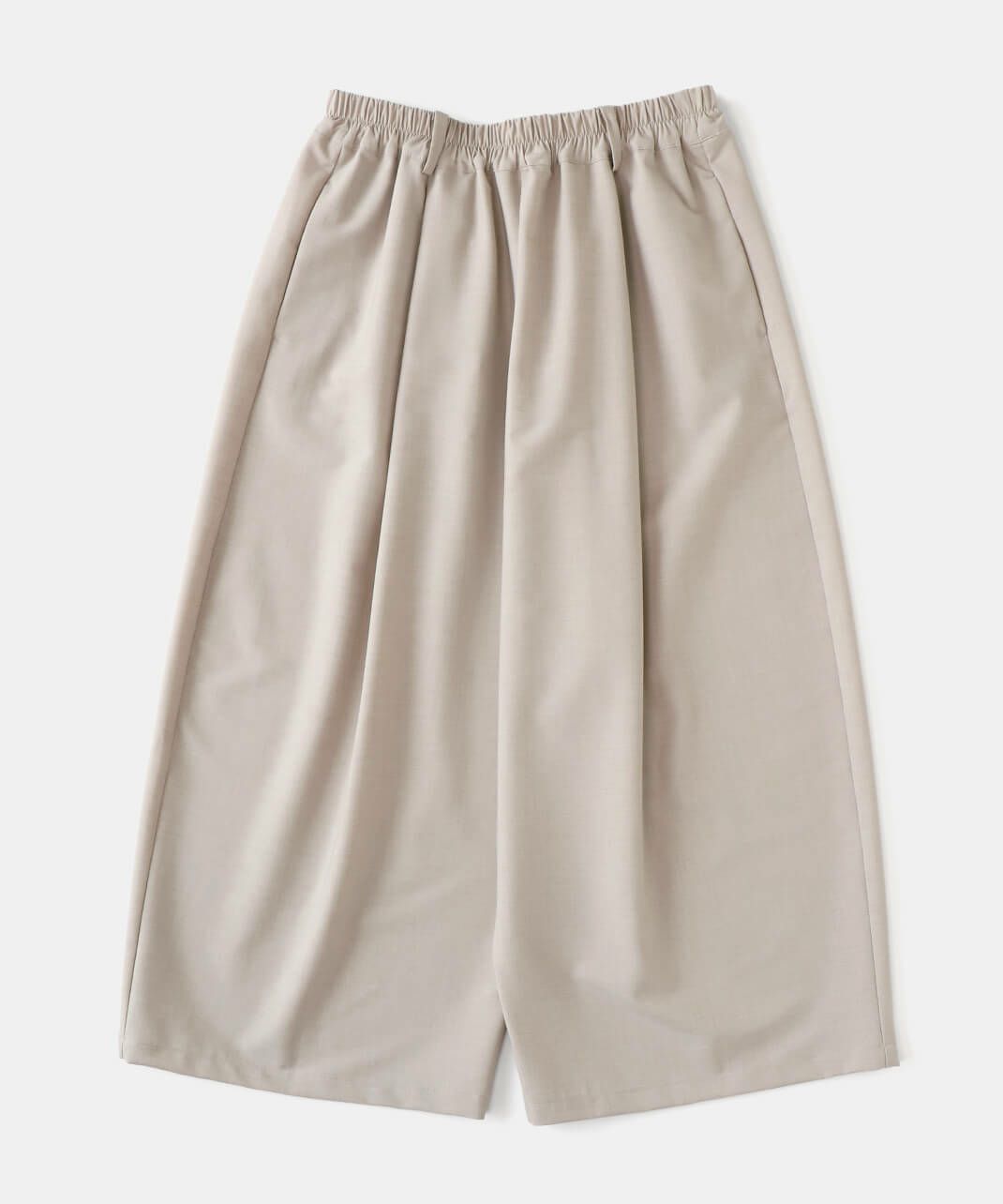 ウエストはゴム仕様