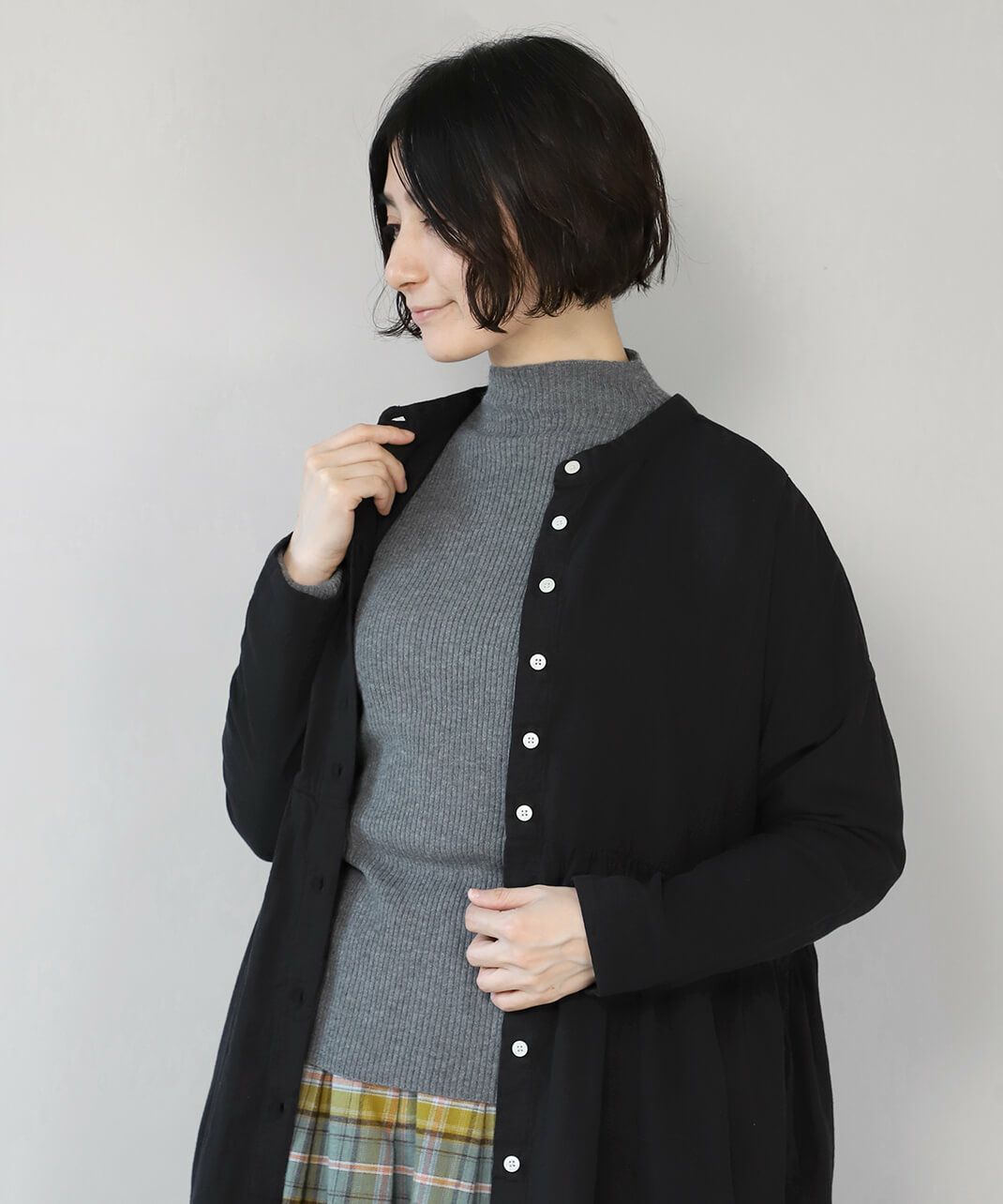 首まわりの窮屈さが少ない