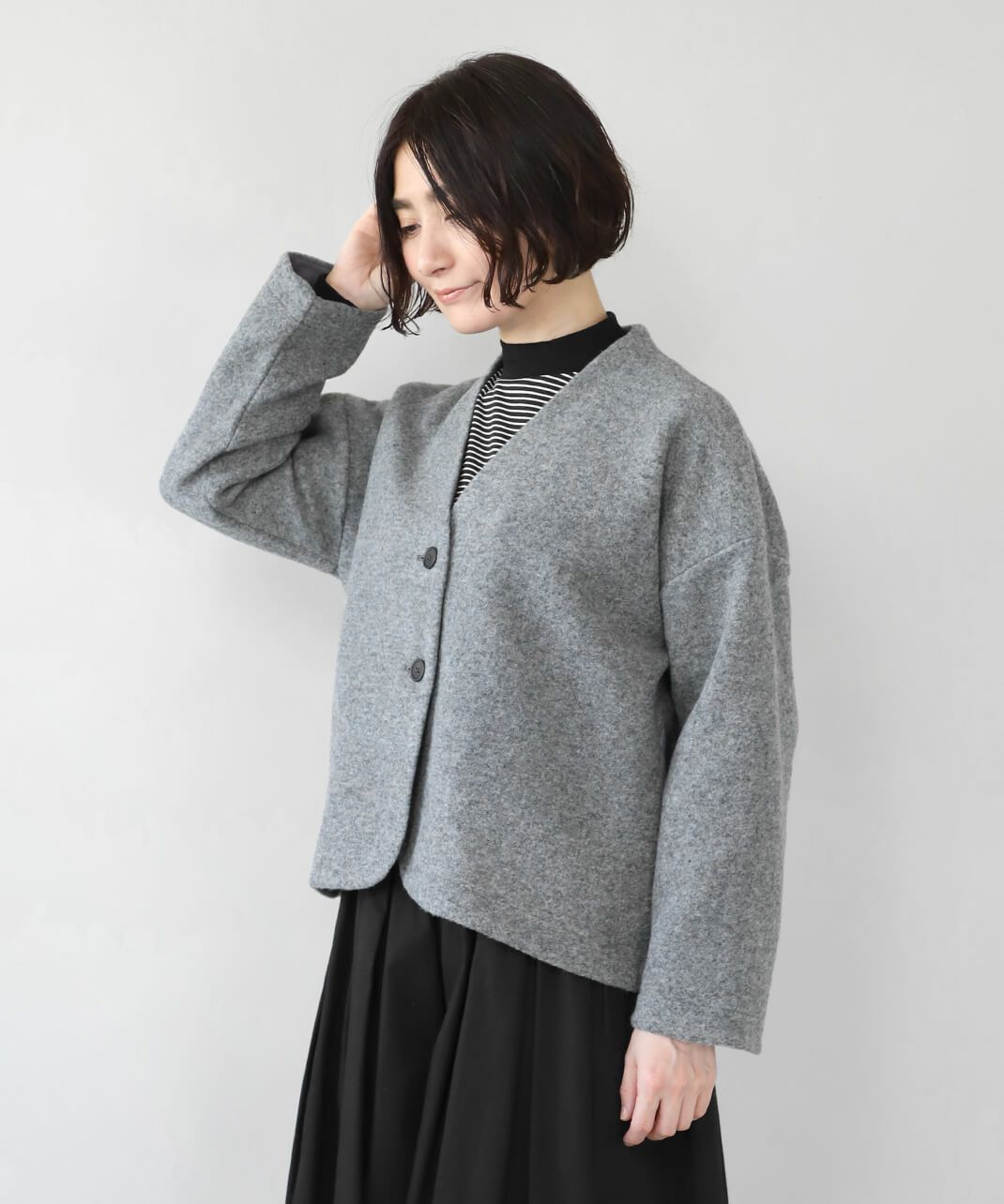 角度によって表情が変わる