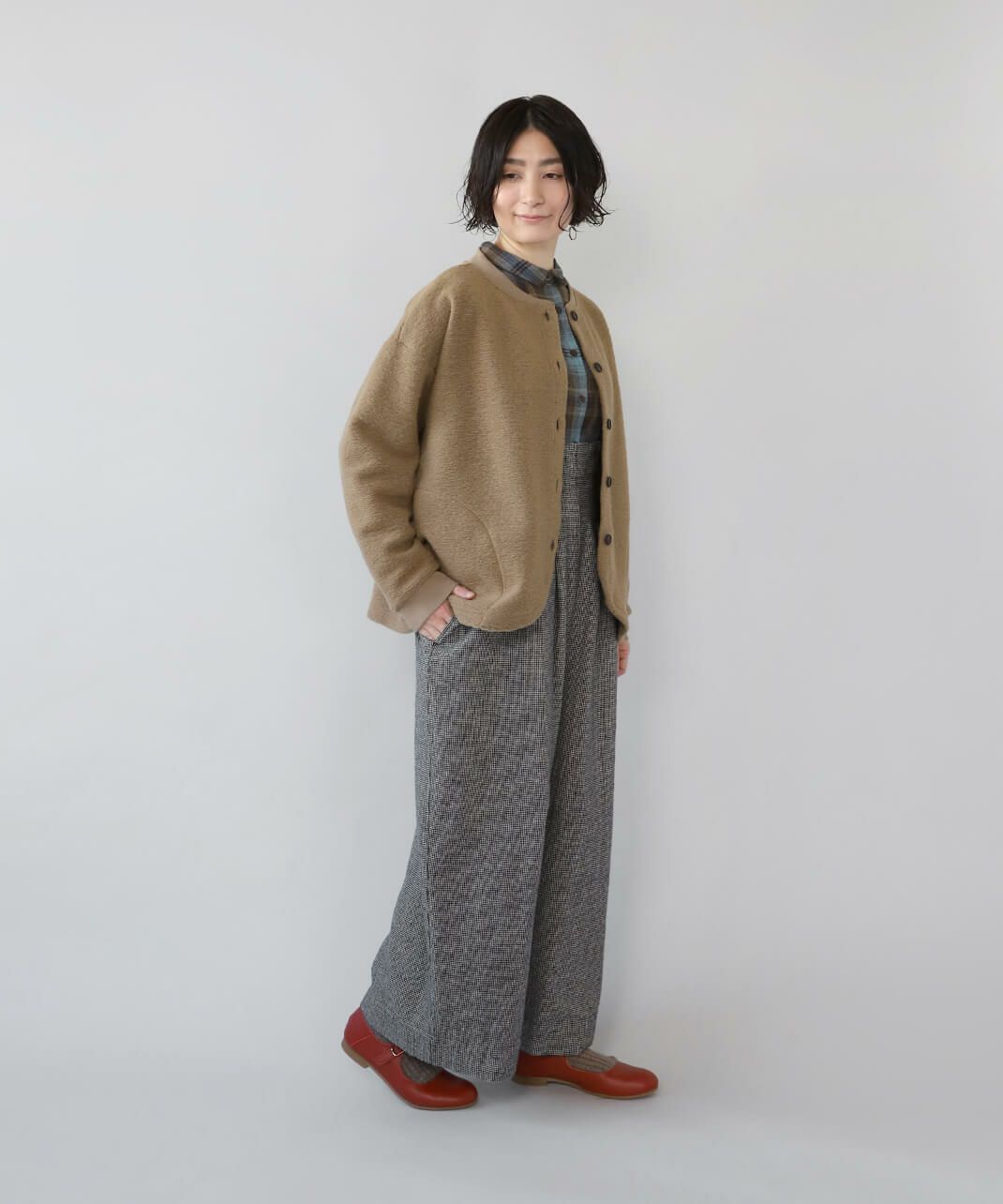 カーディガンのように気軽にさっと羽織れてコーデに使いやすい