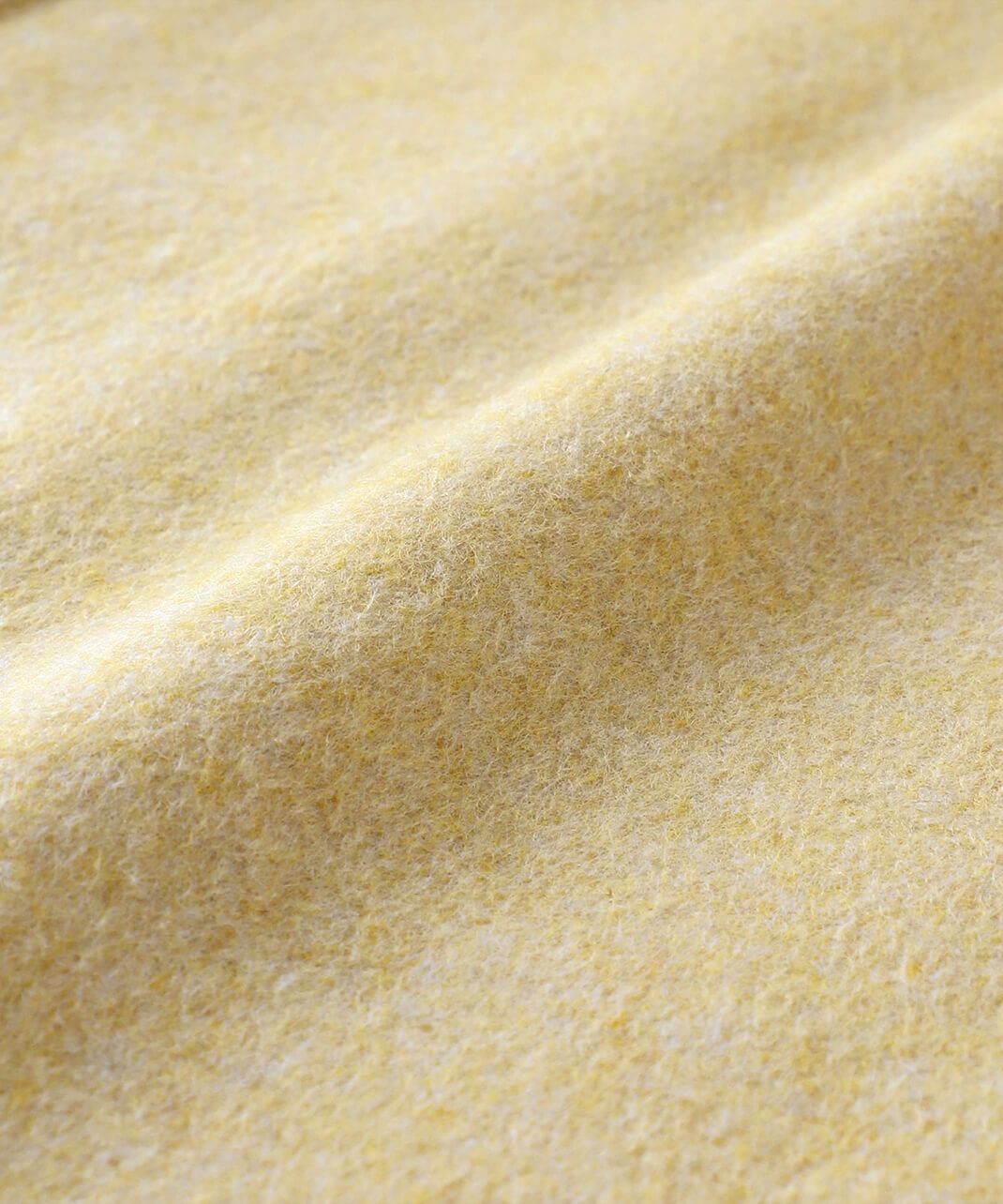 ウールミックスの生地を使用しています。