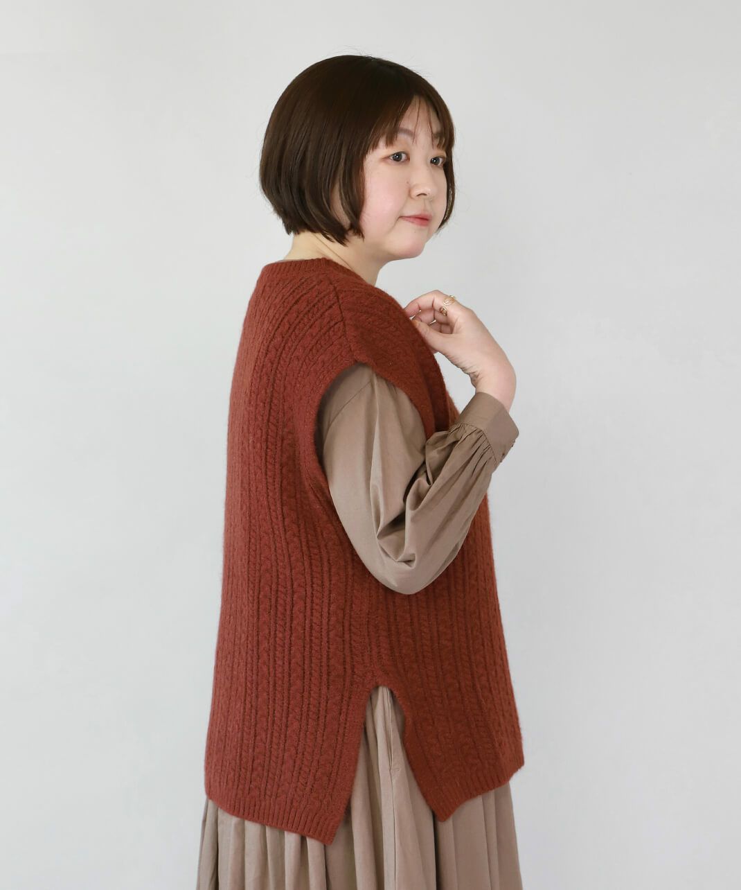 サイドにはスリット