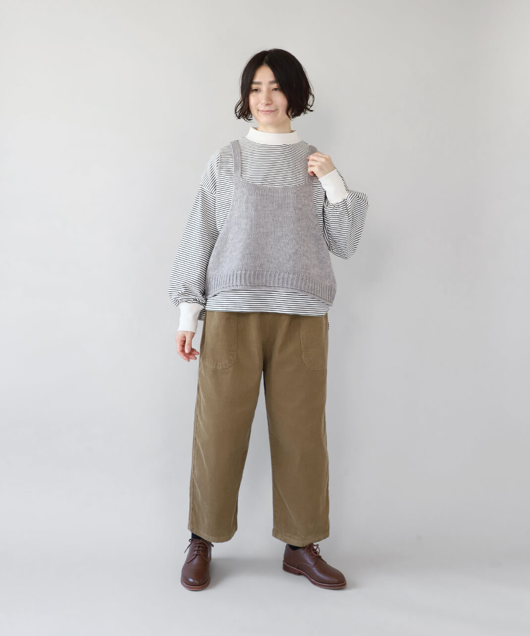 ウエストはゴム仕様で内側にはリボン