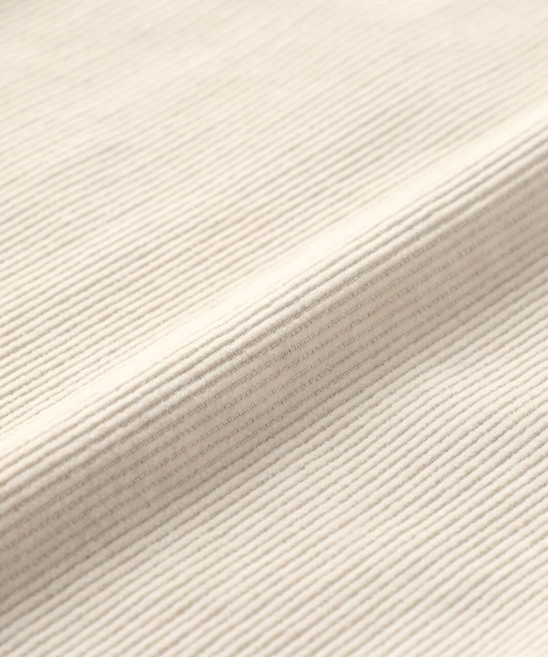 コーデュロイ生地は秋冬のファッションアイテムとして人気