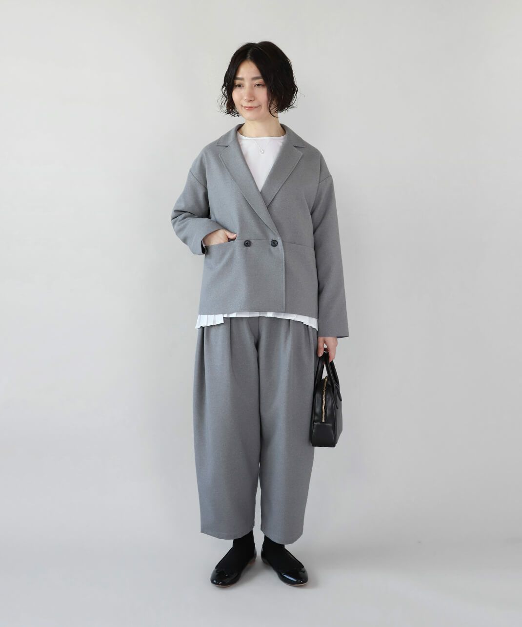 裾のレイヤードを意識したコーデも