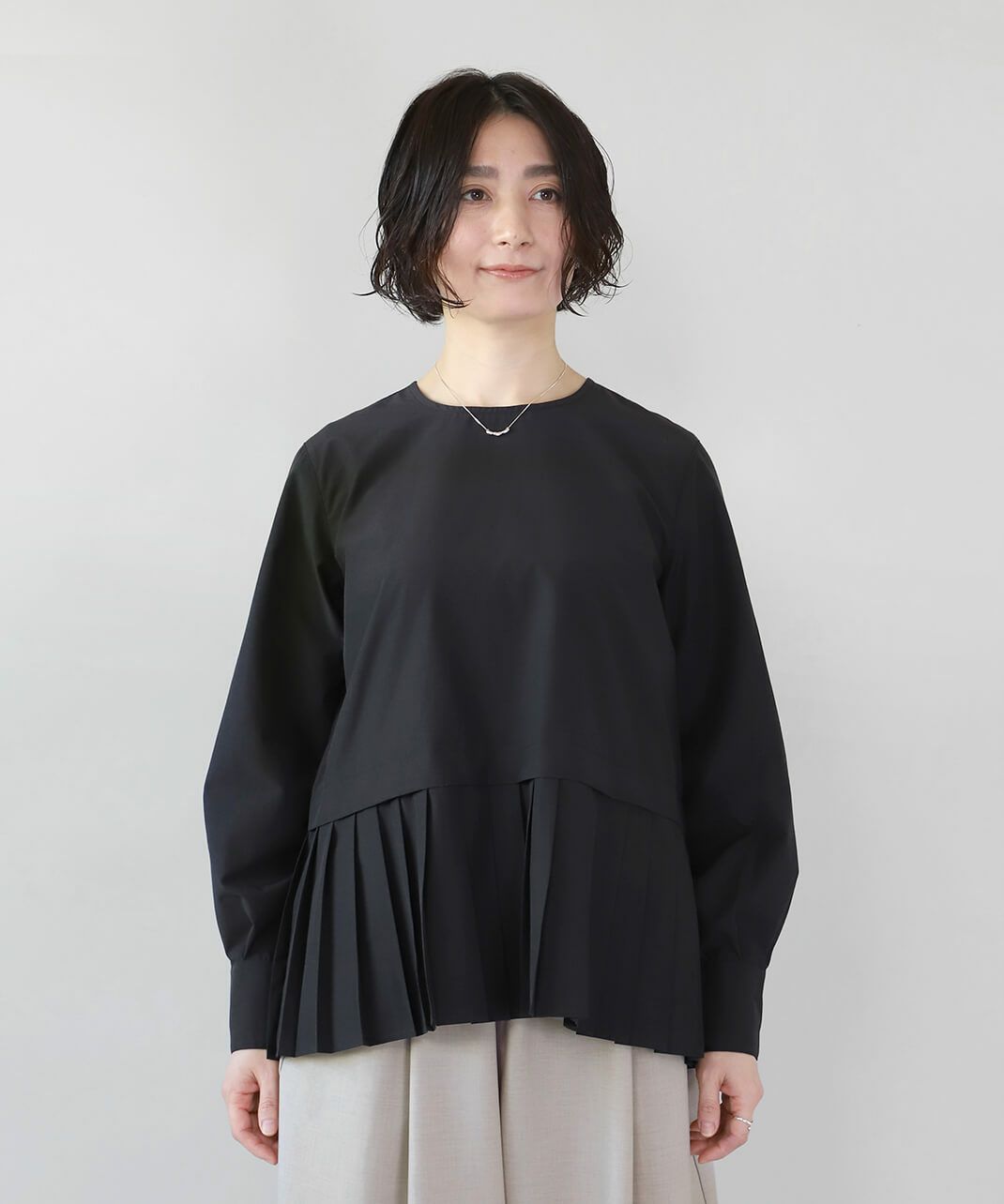 シンプルなクルーネック