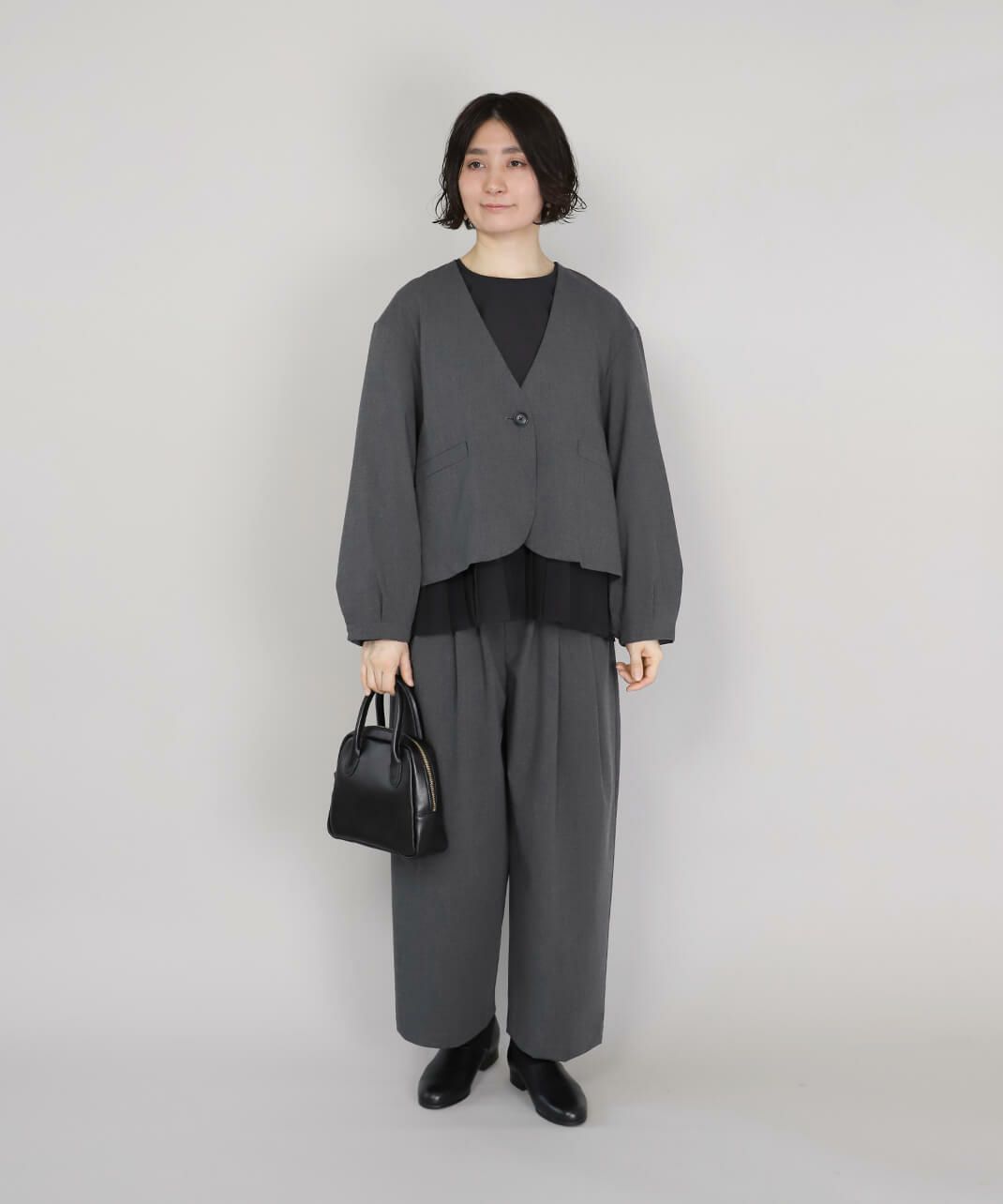 裾のレイヤードを意識したコーデも