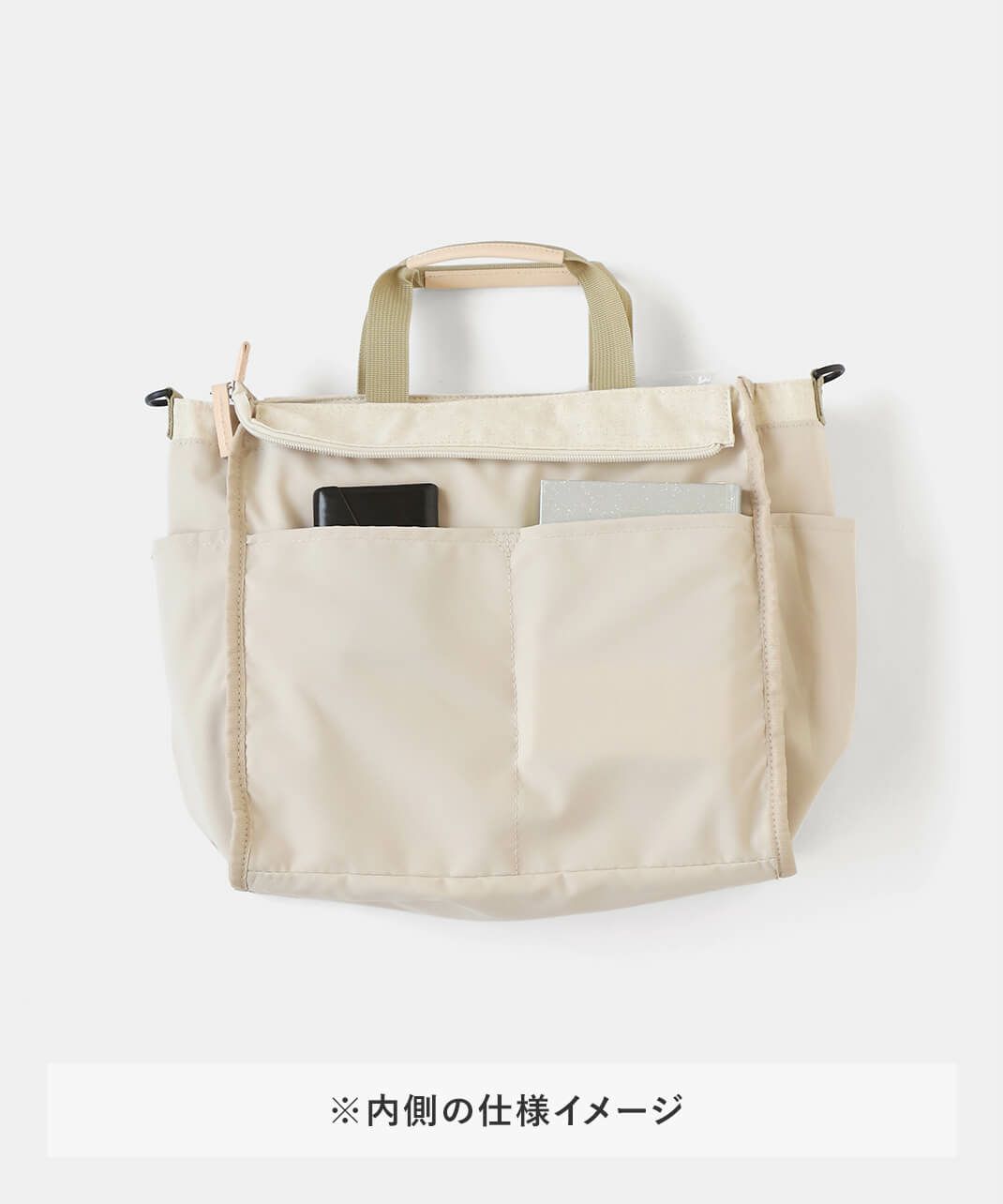 本体はA4サイズがすっぽりと入るサイズ感で