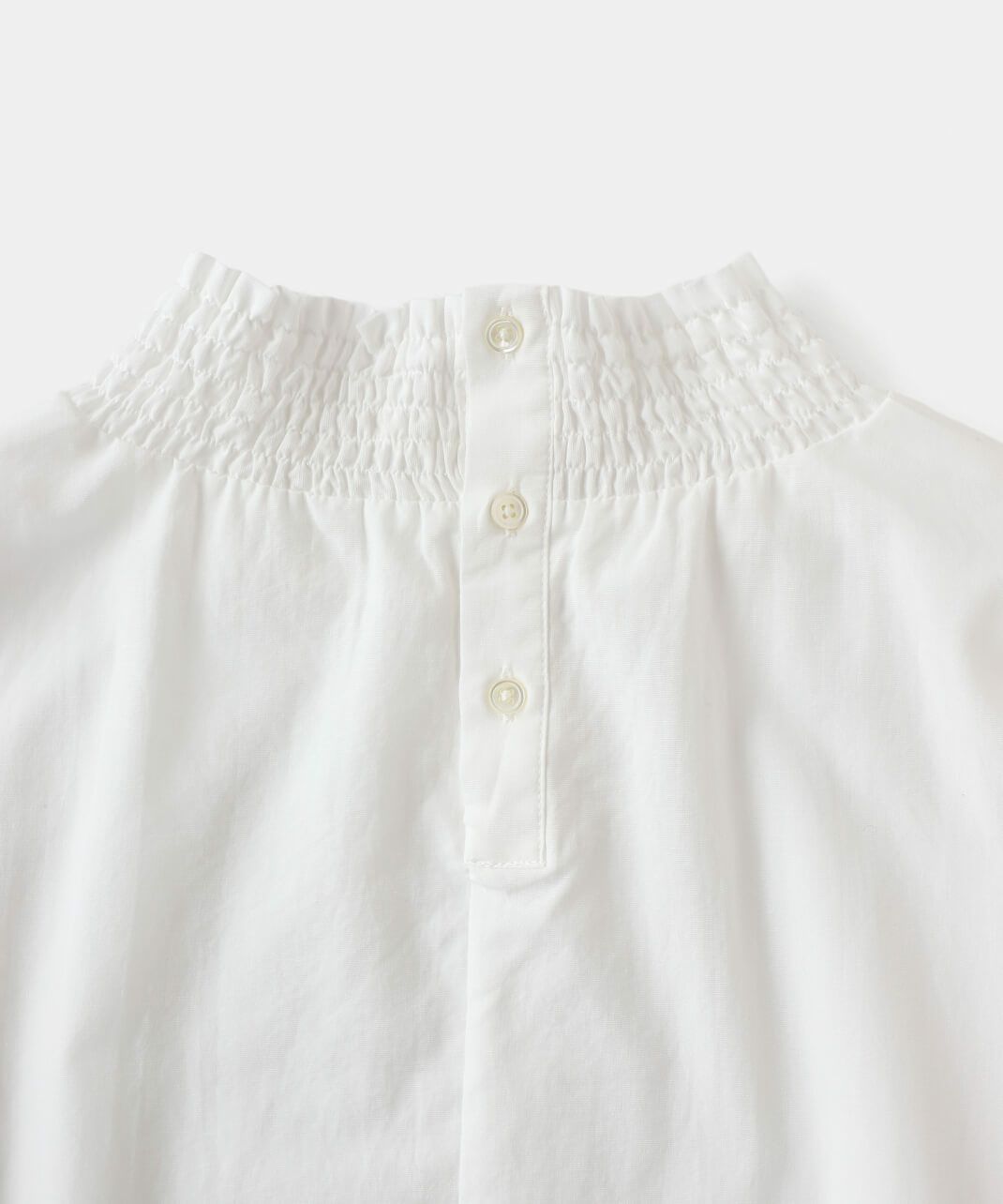 後ろはボタン仕様