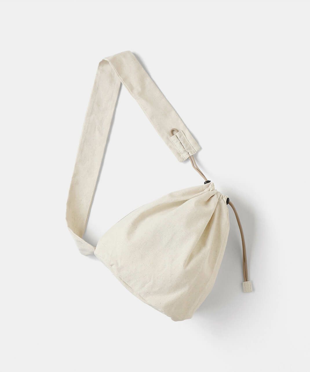 カジュアルにもナチュラルにも馴染み、日常使いしやすい