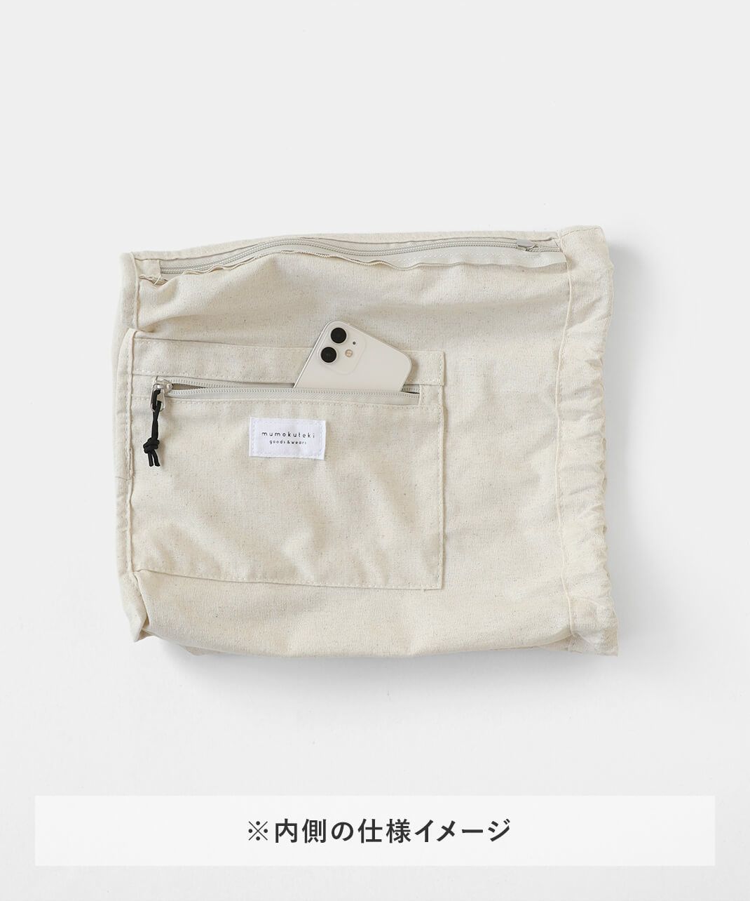 内側にもポケットが多数。