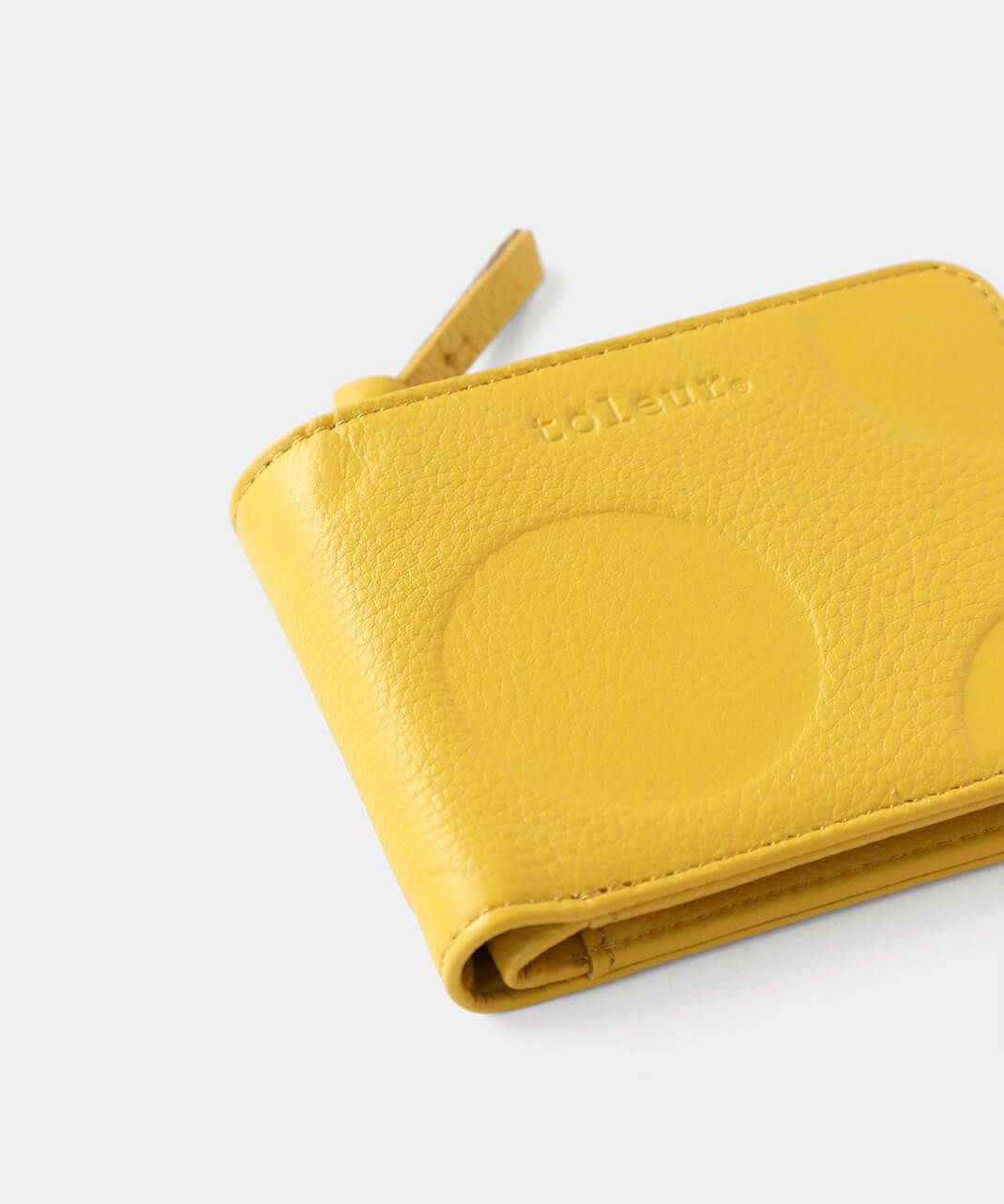 立体感のあるドットの型押しデザイン