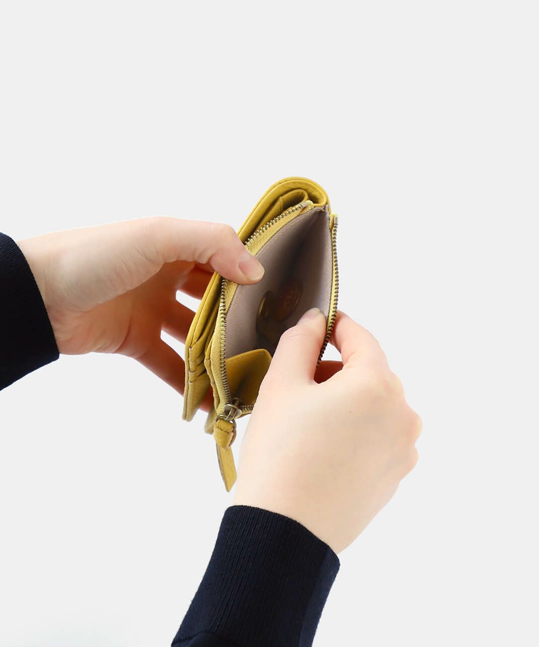 L字型に開き、マチつきの小銭入れ