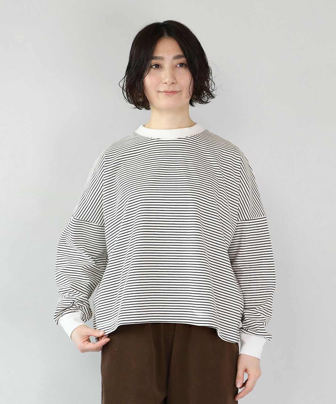 厚みのある素材を使用したカットソー