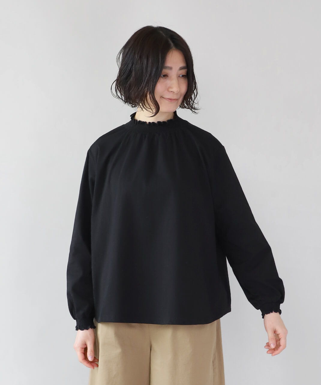 ギャザーによるフリルが可愛いです