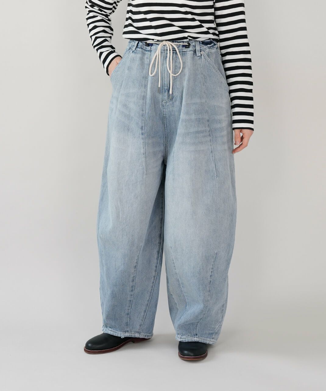 UNPLE<br />
コットンデニムの<br />
タックバルーンパンツ