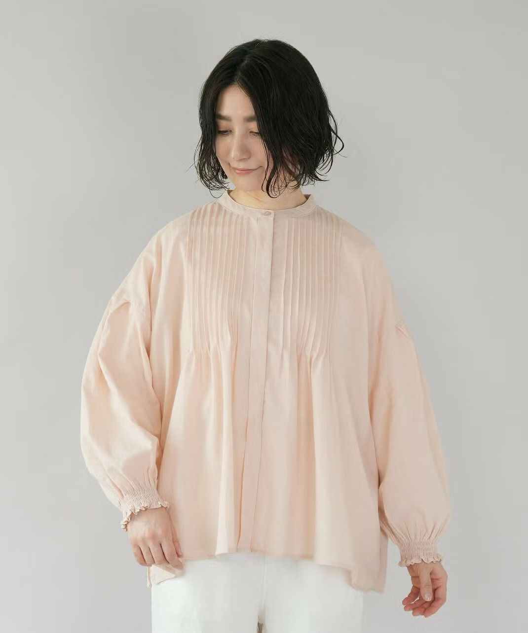 ワイドでふんわりとしたシルエット