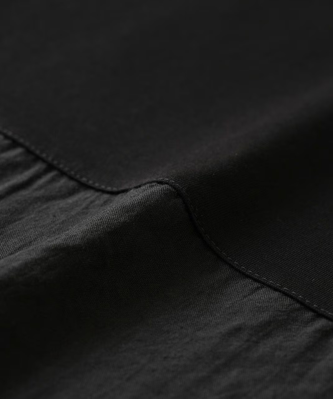 天竺とシワ加工のポリエステル素材の生地。