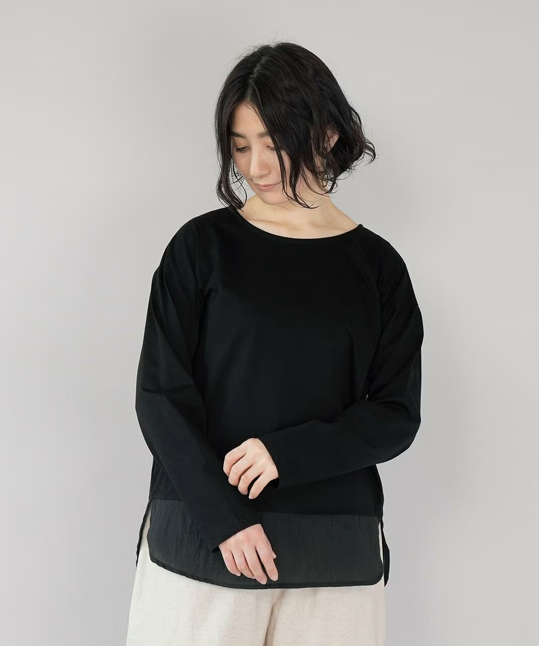 広めのボートネック