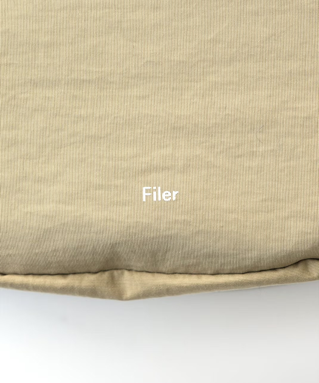 軽くシワ加工を施したナイロンタッサーの生地