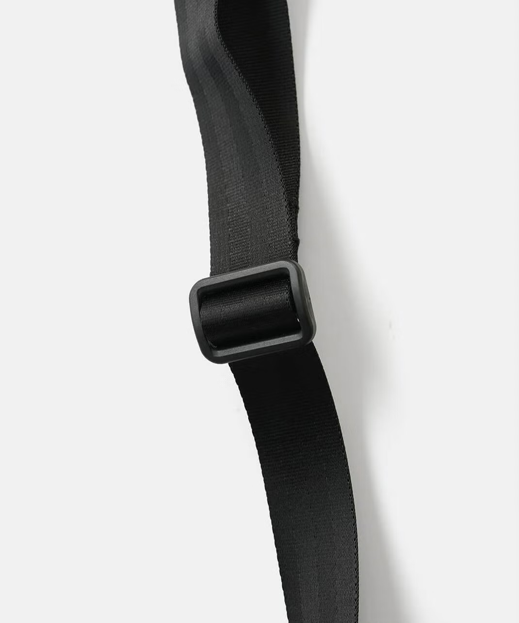 ショルダーストラップは長さ調整が可能