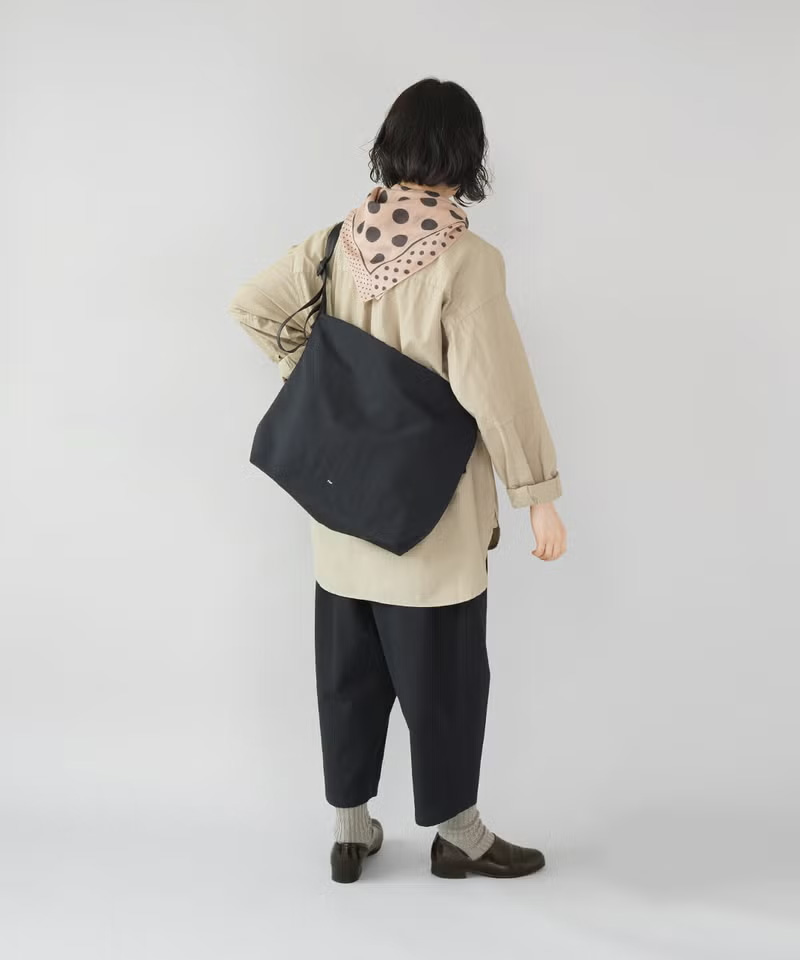 ユニセックスで使えるサイズ感・色目