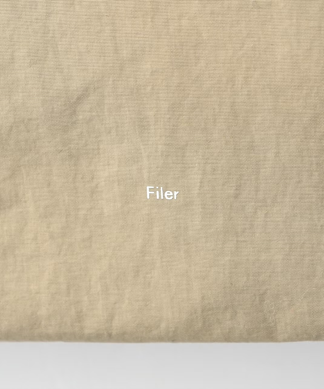 軽くシワ加工を施したナイロンタッサーの生地