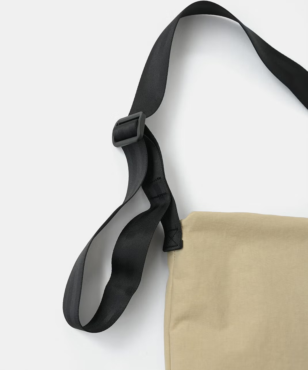 ショルダーストラップは長さ調整が可能