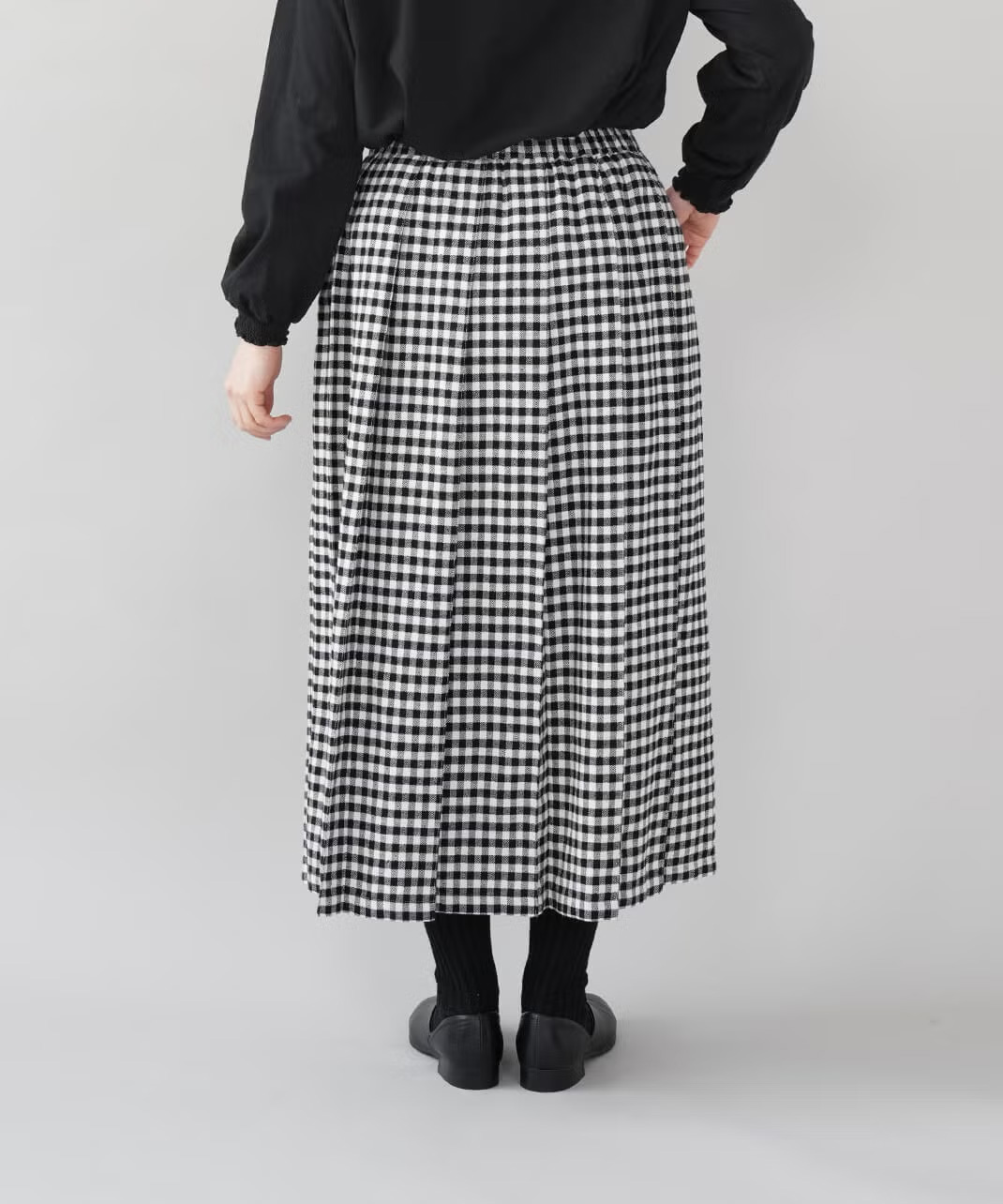 プリーツの縦のラインがすっきと見せる