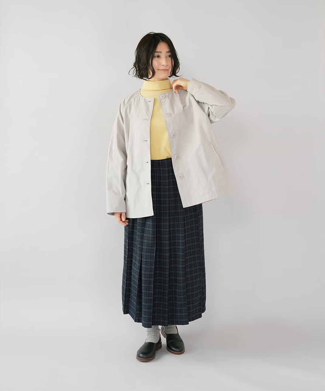 チェック柄がコーディネートのアクセントに。