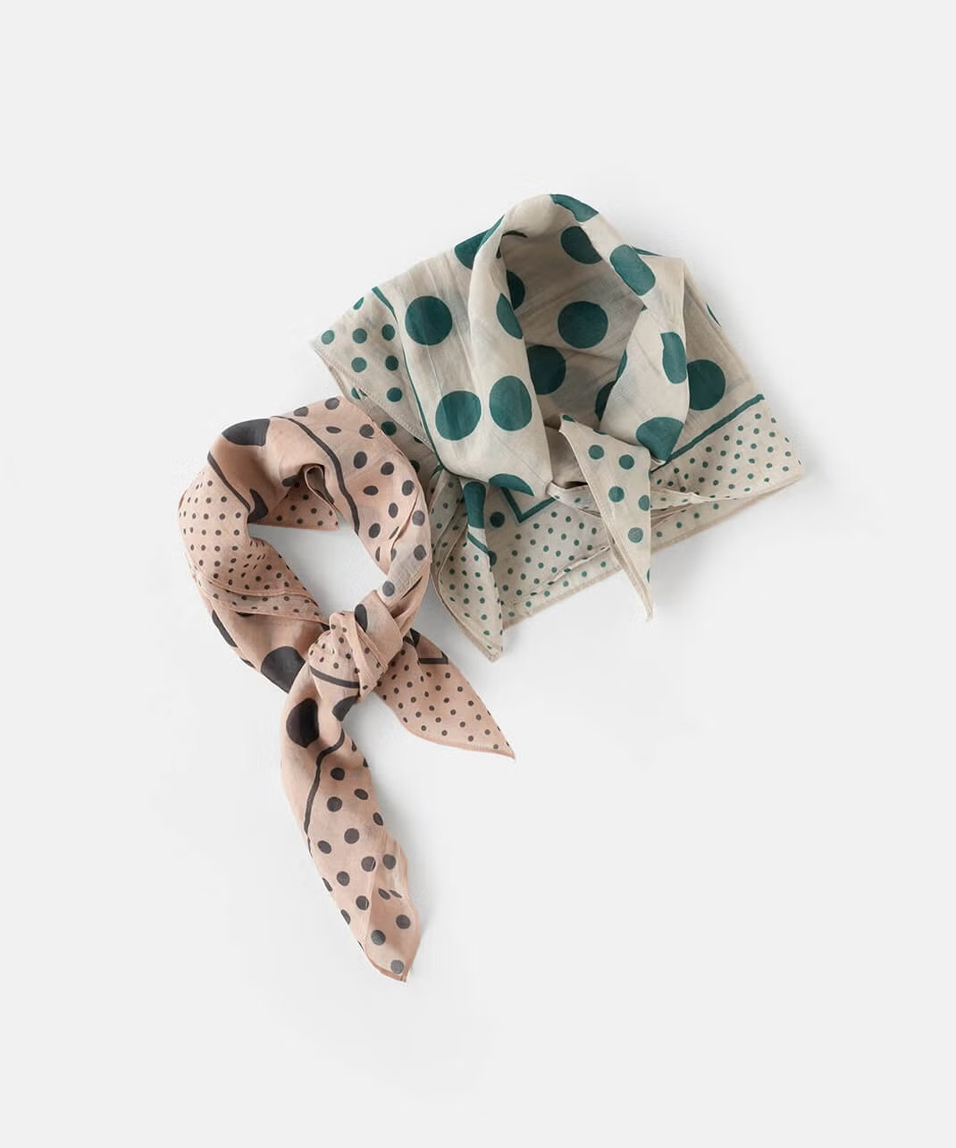 ヘアアレンジやバッグに巻いたり