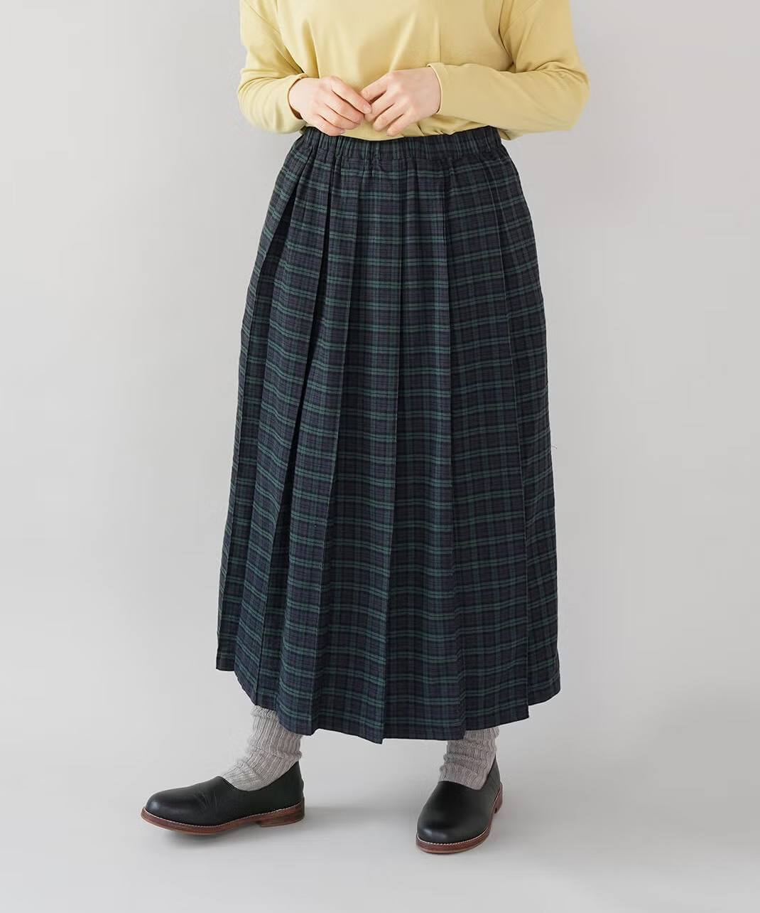 コットンツイル生地を使用したワイドパンツ