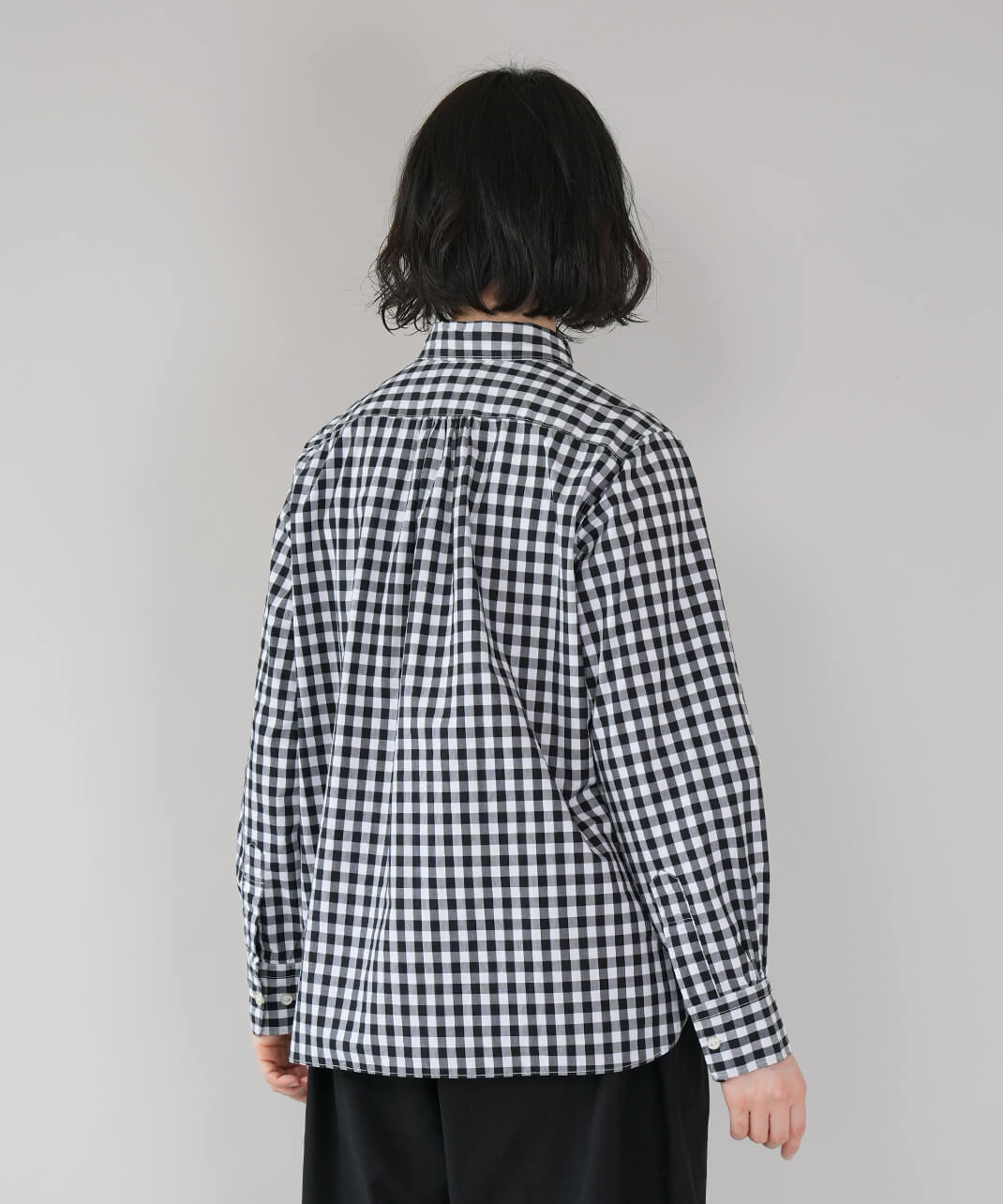 裾のデザインも曲線