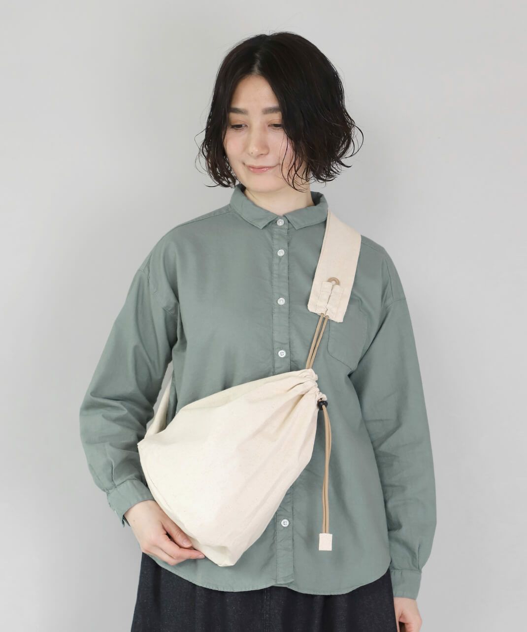 mumokuteki<br />
LINENシリーズ<br />
軽くて使い勝手がいい<br />
リネンボンサック