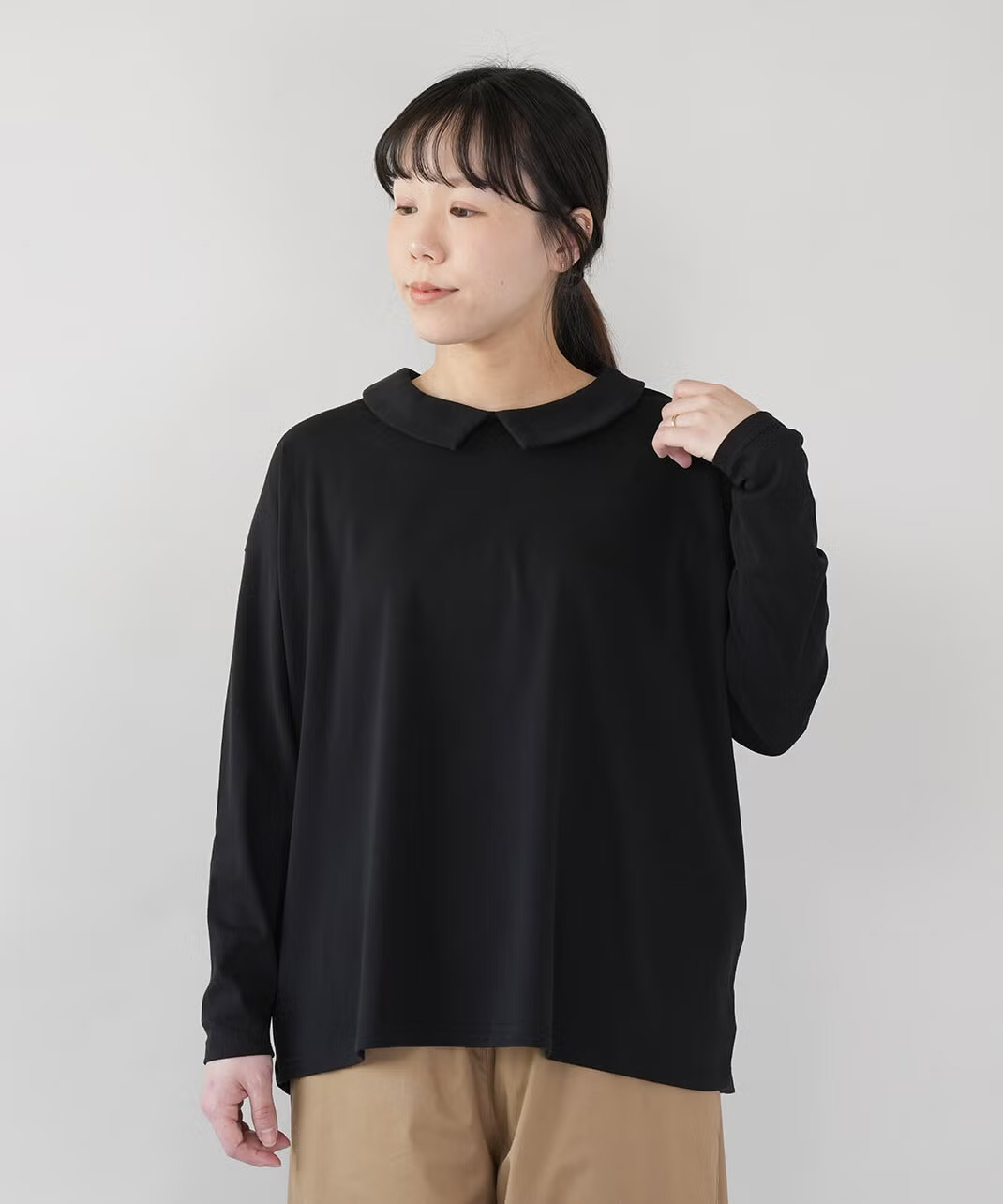 素肌にやさしくなじむ生地感。