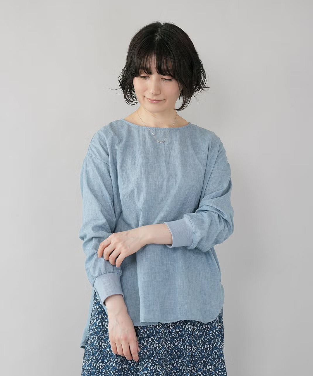 リブ袖が手首にやさしくフィットし、動きやすい