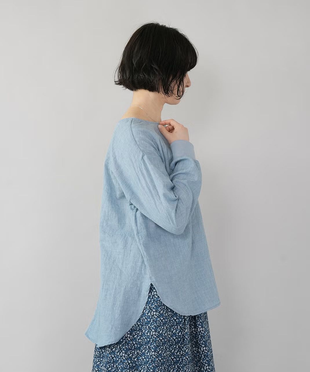 裾はラウンドカット