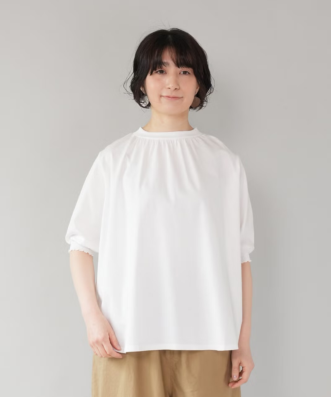 コットンデニム生地のパンツ